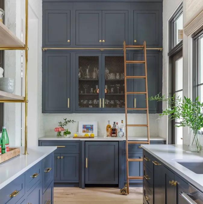 Should Kitchen Cabinets Go All the Way to the Ceiling?