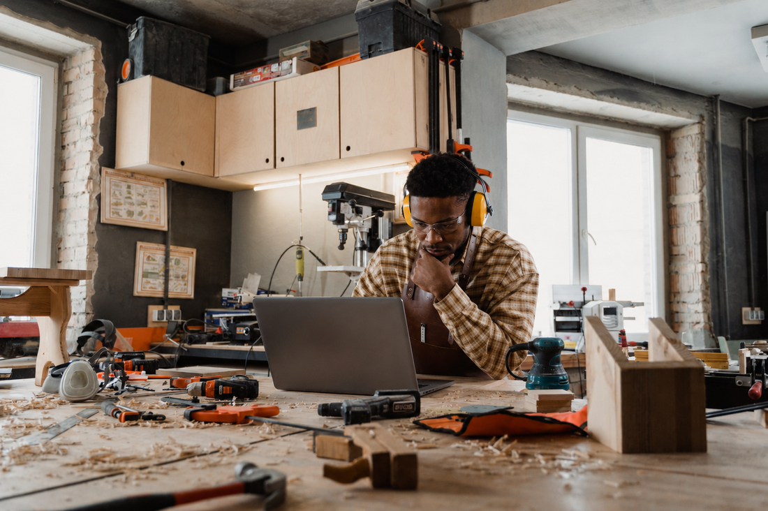 Smart Workshops: Integrating Tech & AI in Modern Woodworking