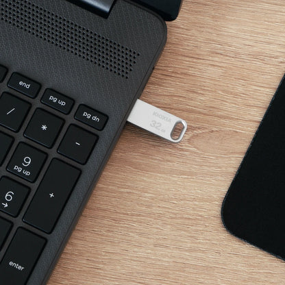 Kioxia TransMemory U366 32GB USB 3.2 Gen 1 Metal Type-A Flash Drive (Silver) | LU366S032GG4