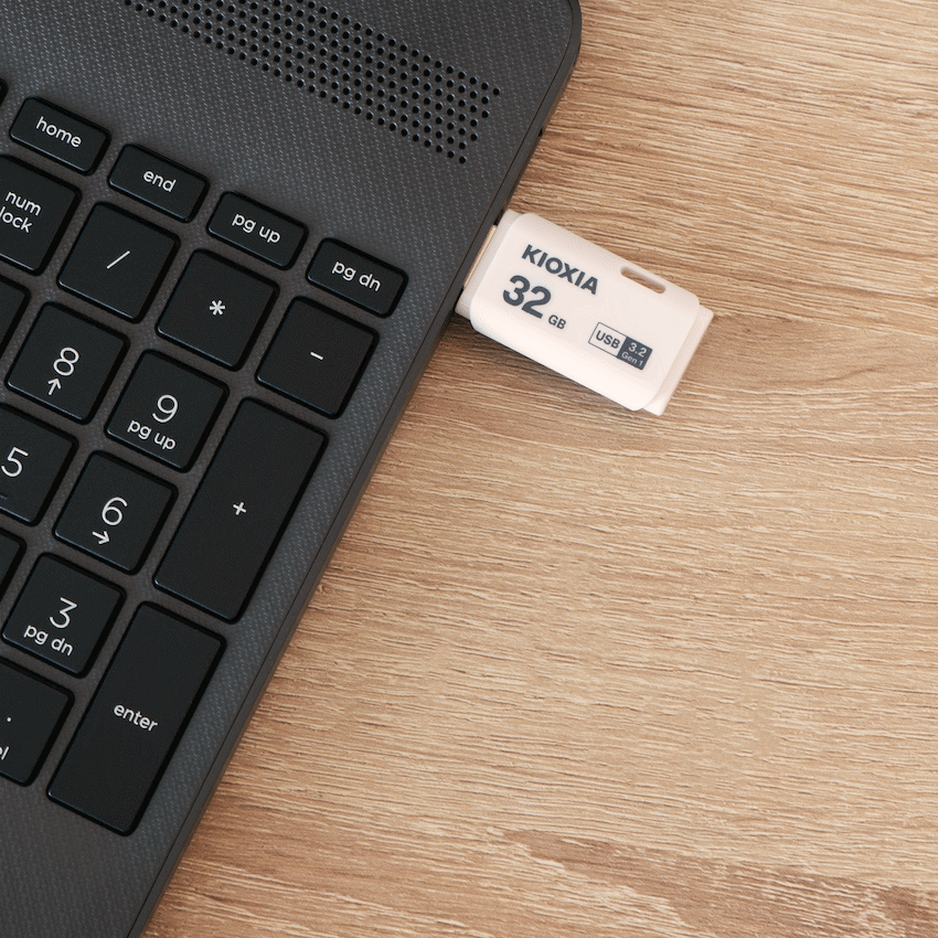 Kioxia TransMemory U301 32GB USB 3.2 Gen 1 Type-A Flash Drive (White) | LU301W032GG4