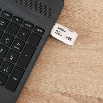 Kioxia TransMemory U301 32GB USB 3.2 Gen 1 Type-A Flash Drive (White) | LU301W032GG4