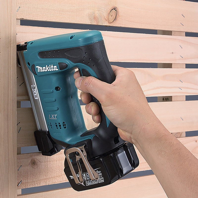 Makita 18V Cordless Brushless Stapler, 10-22mm (Bare Tool) | DST221Z
